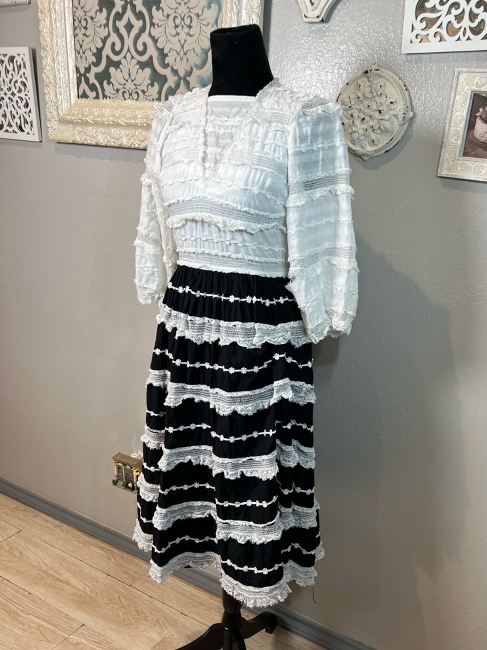 Ulla Johnson Black & White Tiered Lace A-line Midi Dress - Picture 4 of 11